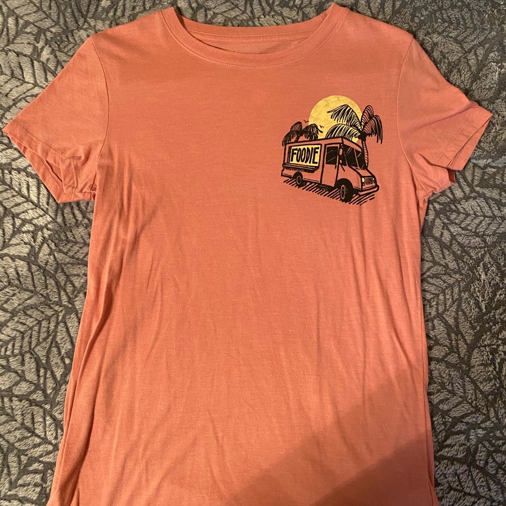 Short-sleeved pink top